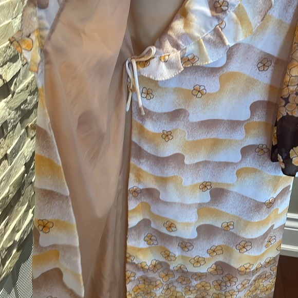 Vintage 1970s House Coat - Picture 8 of 10